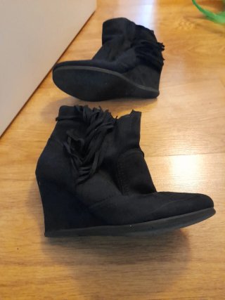 Botas bajas negras con flecos