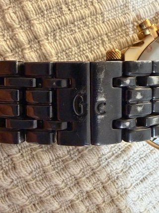 Reloj Guess Negro y Dorado