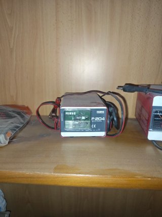 Cargador de baterías FERVE F-204 y F-705