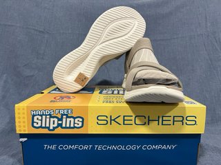 Sandalias Skechers Slip-ins Talla 38 Beige