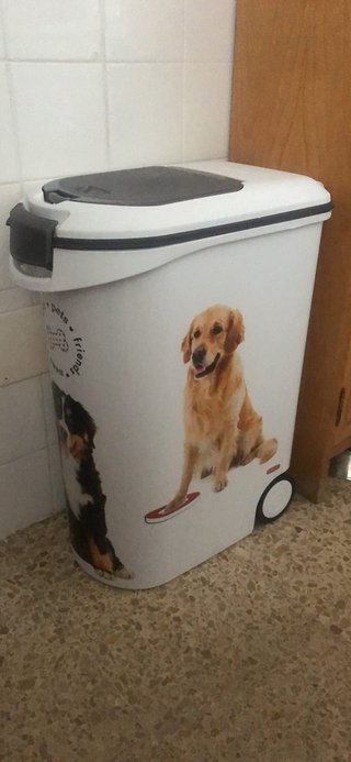 Contenedor Curver para pienso de perro