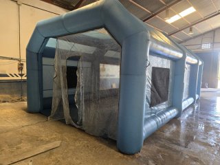 Carpa inflable azul para taller