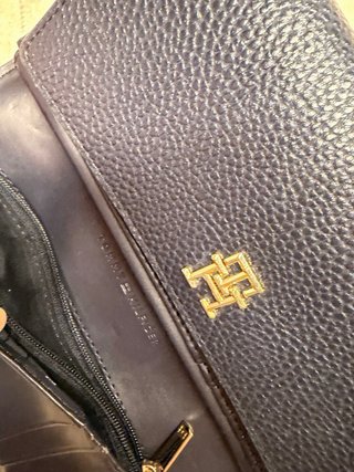 Cartera Tommy Hilfiger Azul y Dorada
