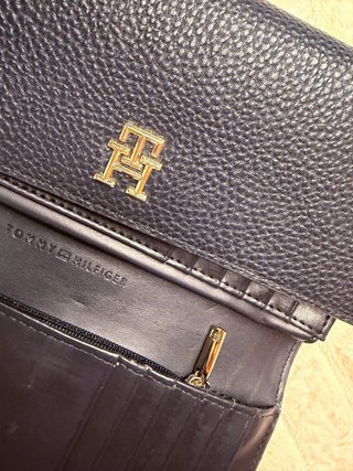 Cartera Tommy Hilfiger Azul y Dorada