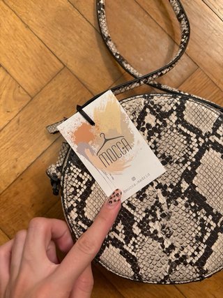 Bolso Mocca redondo estampado serpiente