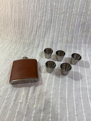 Set Petaca Chivas con 5 Bicchieri