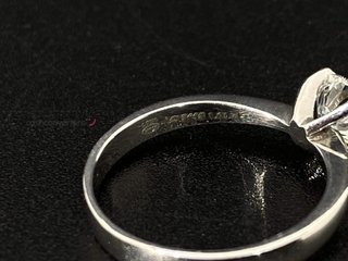 sortija oro 18k con piedra con diamante de laboratorio