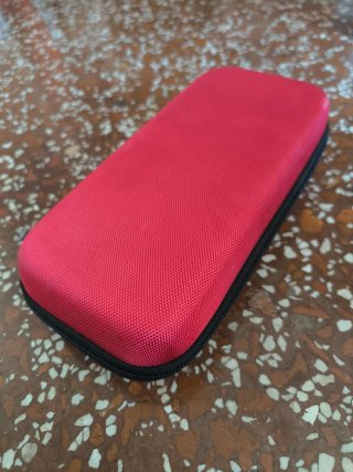 Nintendo Switch OLED con Joy-Con e Custodia