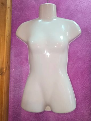 Busto infantil de plástico