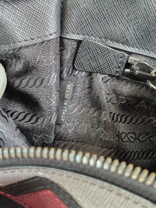 Bolsa Prada Preta e Vermelha