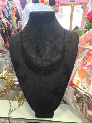Expositor collares terciopelo negro