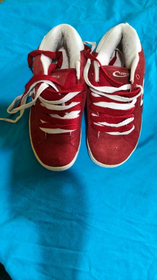 Lote: Gorra Blanca y Roja