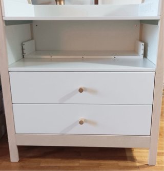 Comodino con fasciatoio per bambini di Ikea