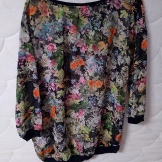 Blusa floral multicolor