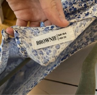 Blusa floral azul y blanca
