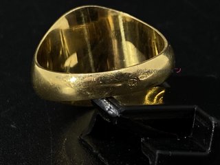 sello oro 18k con piedra con circonita