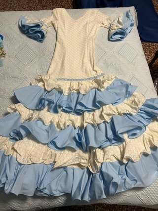 Vestido de flamenca con mantoncillo