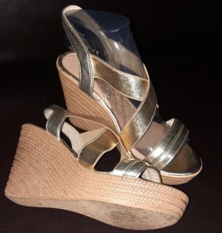 Sandalias doradas cuña talla 38