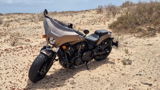 Indian Scout Bobber Negra/Marrón