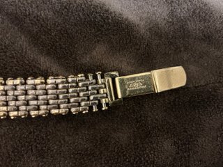 Reloj de pulsera dorado para mujer