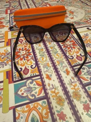 Gafas de sol Marc Jacobs negras y naranjas