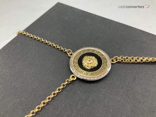 manita oro 18k con piedra