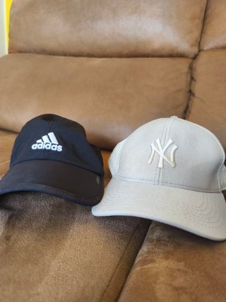 Lote 2 Gorras Yankees y Adidas