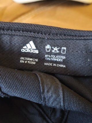 Lote 2 Gorras Yankees y Adidas