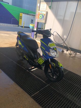 Yamaha Jog RR Scooter Azul y Negro