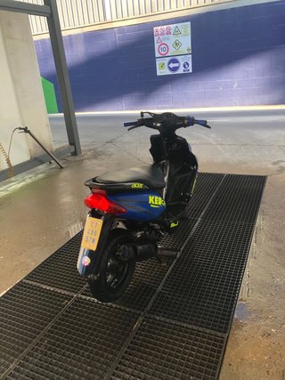Yamaha Jog RR Scooter Azul y Negro