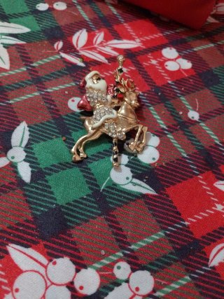 Spilla Babbo Natale su Renna Dorata