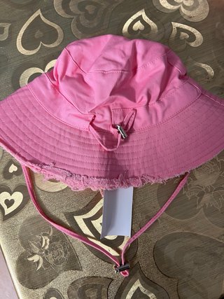Sombrero rosa Jacquemus