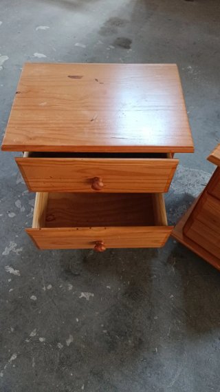 2 Comodini in legno
