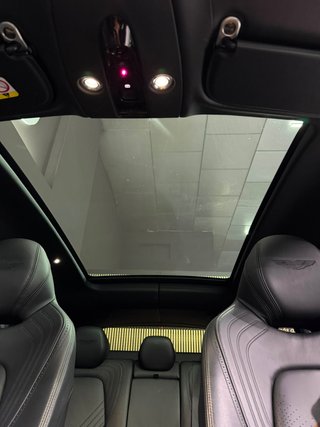 Aston Martin DBX 2022