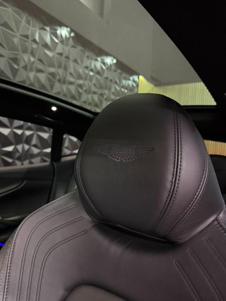 Aston Martin DBX 2022