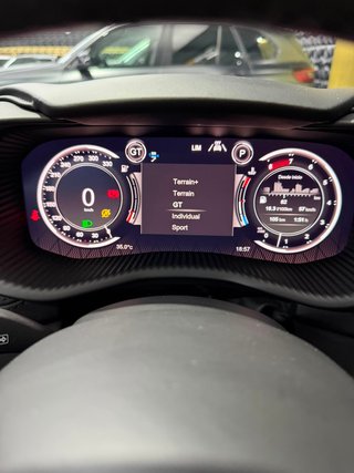 Aston Martin DBX 2022