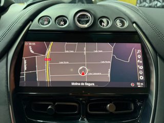 Aston Martin DBX 2022