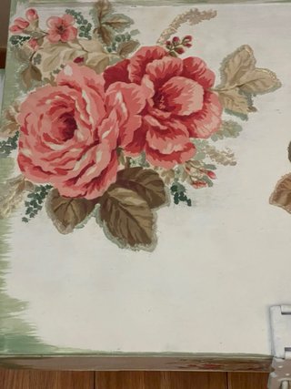 Cassetta vintage rivisitata con Rose Rosa e Verdi