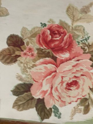 Cassetta vintage rivisitata con Rose Rosa e Verdi
