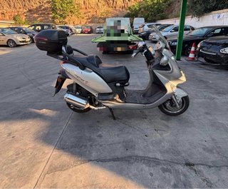 Kymco Grand Dink 150 Plata Maxi-Scooter