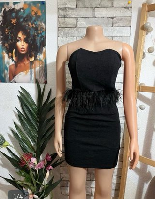 Vestido negro fiesta con plumas