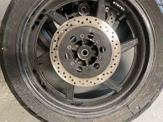 Llantas Hyosung 650 con neumáticos