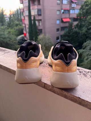 Adidas Yeezy 700 Beige/Amarillo