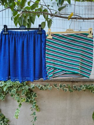 pack dos Faldas:  azul multicolor y falda de rayas