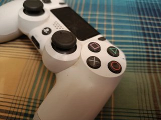 Mando PS4 blanco