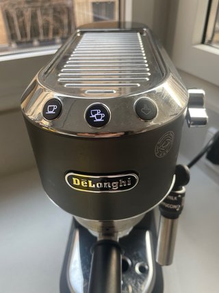 Cafetera DeLonghi Dedica Espresso Plata