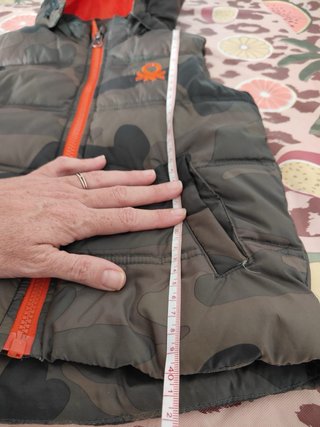 Chaleco niño camuflaje naranja Benetton