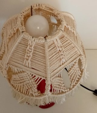 LAMPARA DE MESA REALIZADA EN CUERDA TEJIDA