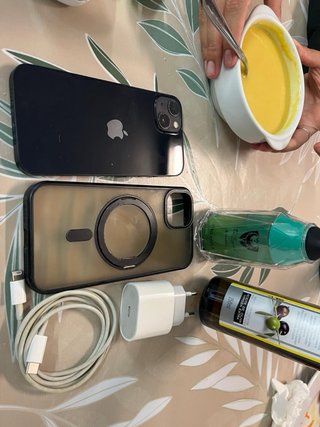 iPhone 13 Negro + Cargador y Funda