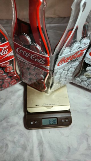 Espositore Coca-Cola con 4 Bottiglie Unite, Capsule
